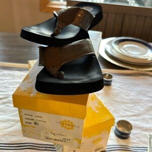 Yellow box Hugo bronze flip-flops size 8.5